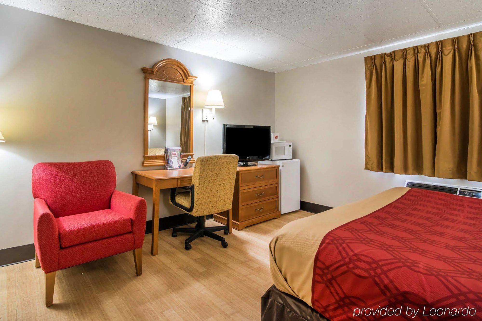 Econo Lodge Ню Палц Екстериор снимка