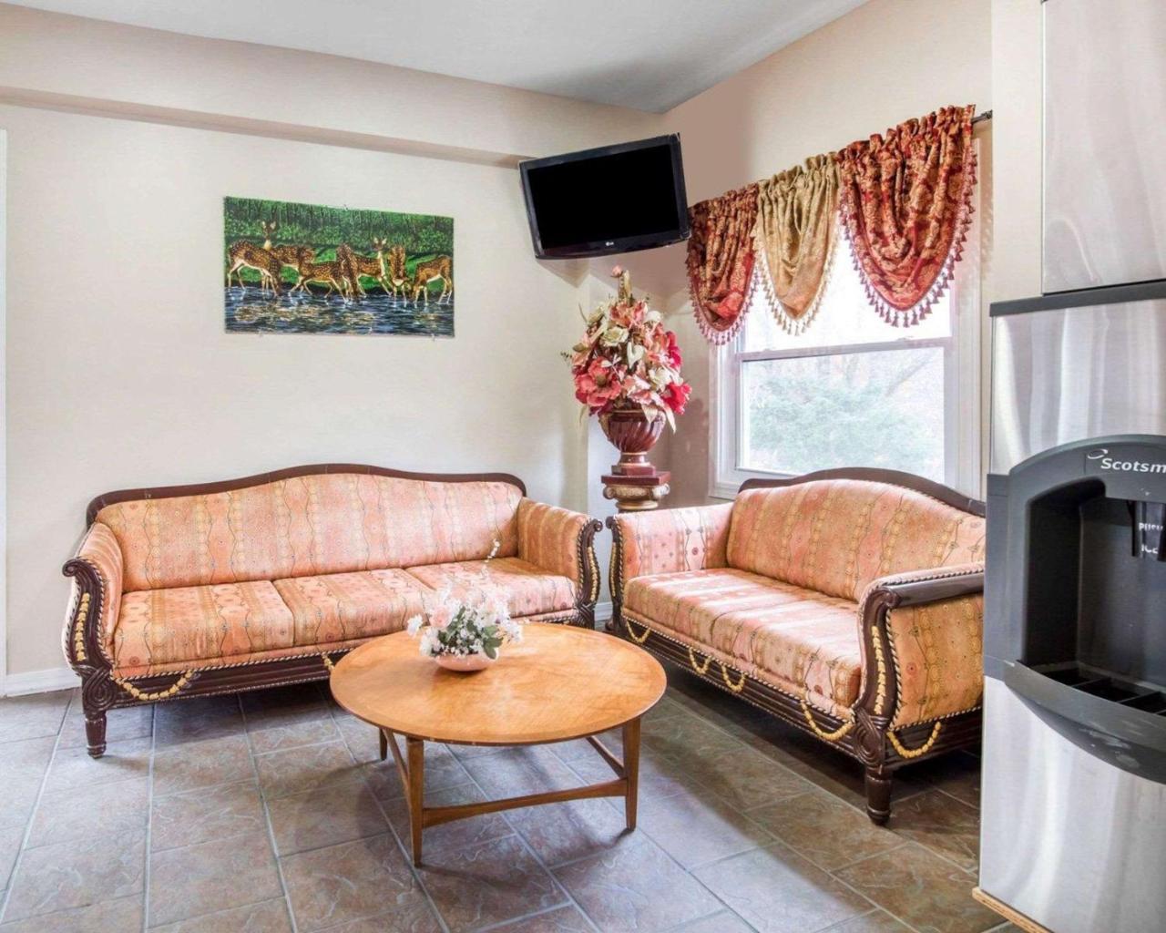 Econo Lodge Ню Палц Екстериор снимка