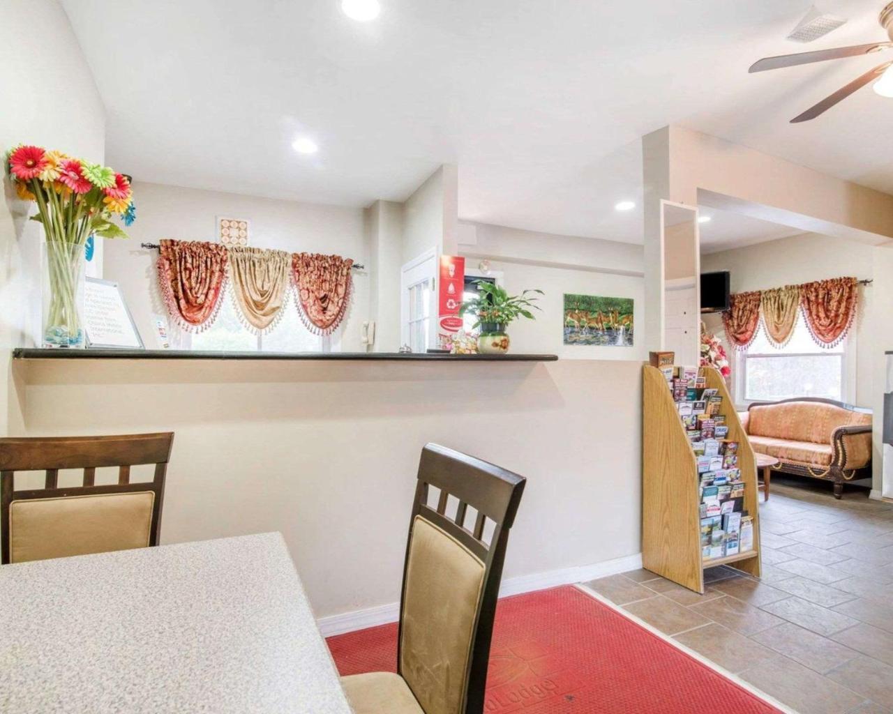 Econo Lodge Ню Палц Екстериор снимка