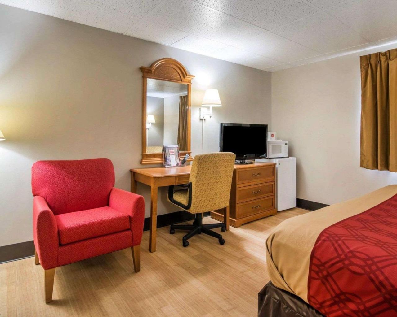 Econo Lodge Ню Палц Екстериор снимка
