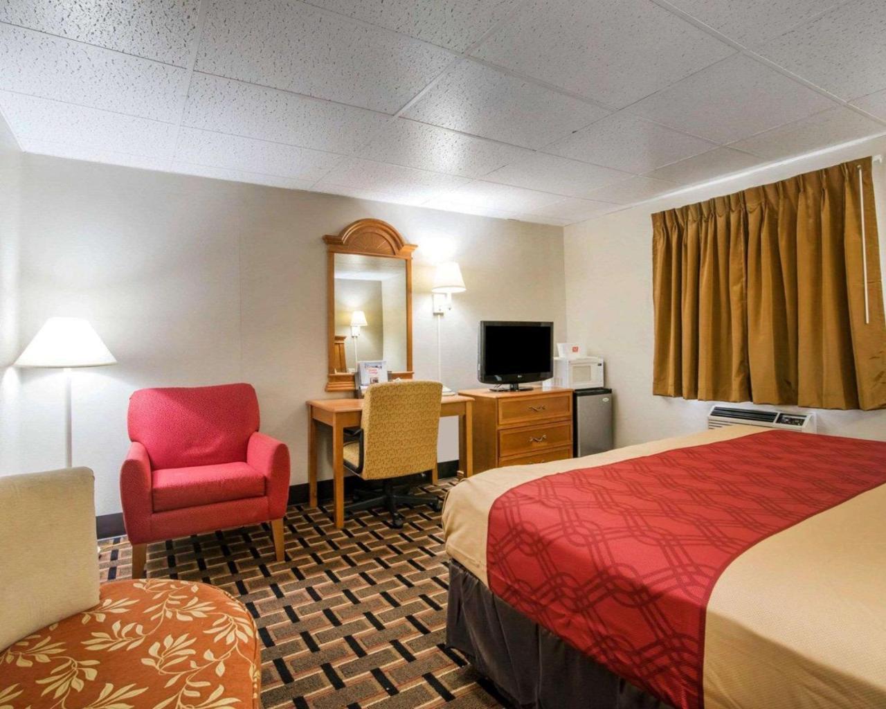 Econo Lodge Ню Палц Екстериор снимка