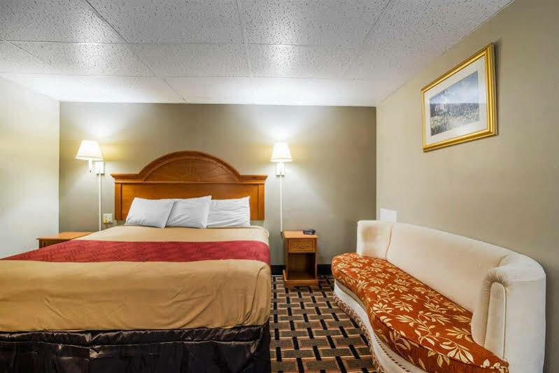 Econo Lodge Ню Палц Екстериор снимка
